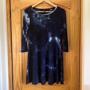 Discreet juniors dress